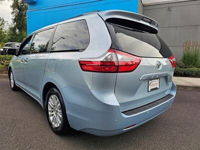 2016 Toyota Sienna XLE 7-Passenger w/ Captains Chairs   - Photo 4 - Eugene, OR 97403