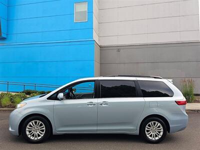 2016 Toyota Sienna XLE 7-Passenger w/ Captains Chairs   - Photo 3 - Eugene, OR 97403