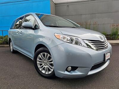 2016 Toyota Sienna XLE 7-Passenger w/ Captains Chairs   - Photo 10 - Eugene, OR 97403
