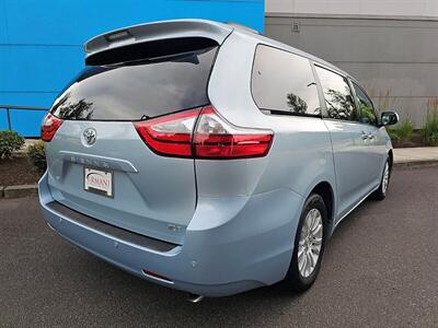 2016 Toyota Sienna XLE 7-Passenger w/ Captains Chairs   - Photo 8 - Eugene, OR 97403
