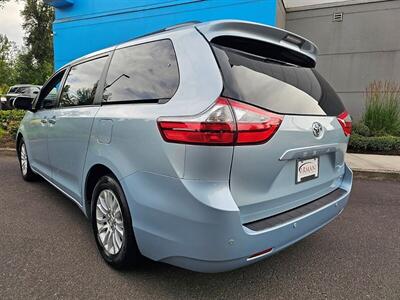 2016 Toyota Sienna XLE 7-Passenger w/ Captains Chairs   - Photo 4 - Eugene, OR 97403