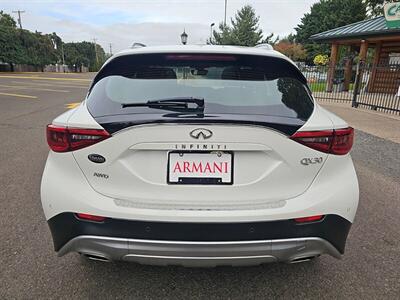 2018 INFINITI QX30 Essential   - Photo 6 - Eugene, OR 97403