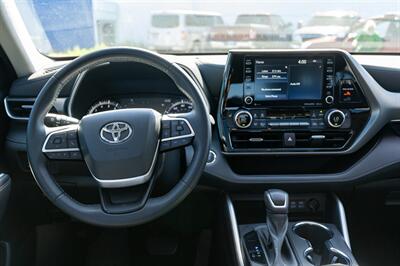 2022 Toyota Highlander XLE   - Photo 25 - Eugene, OR 97403