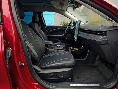 2021 Ford Mustang Mach-E Premium AWD   - Photo 13 - Eugene, OR 97403