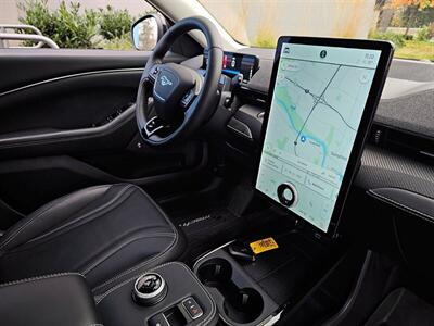 2021 Ford Mustang Mach-E Premium AWD   - Photo 15 - Eugene, OR 97403