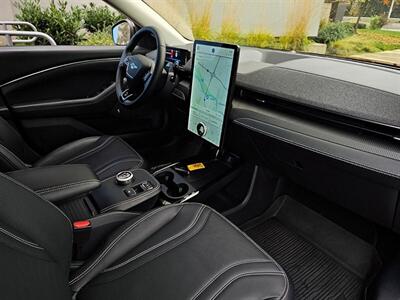2021 Ford Mustang Mach-E Premium AWD   - Photo 14 - Eugene, OR 97403