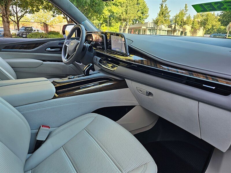 2023 Cadillac Escalade ESV Sport Platinum photo 13