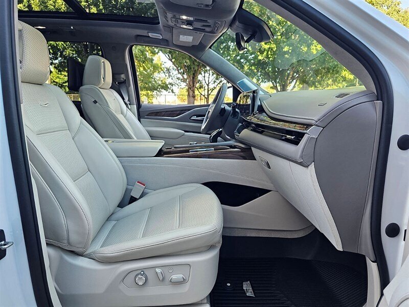 2023 Cadillac Escalade ESV Sport Platinum photo 12