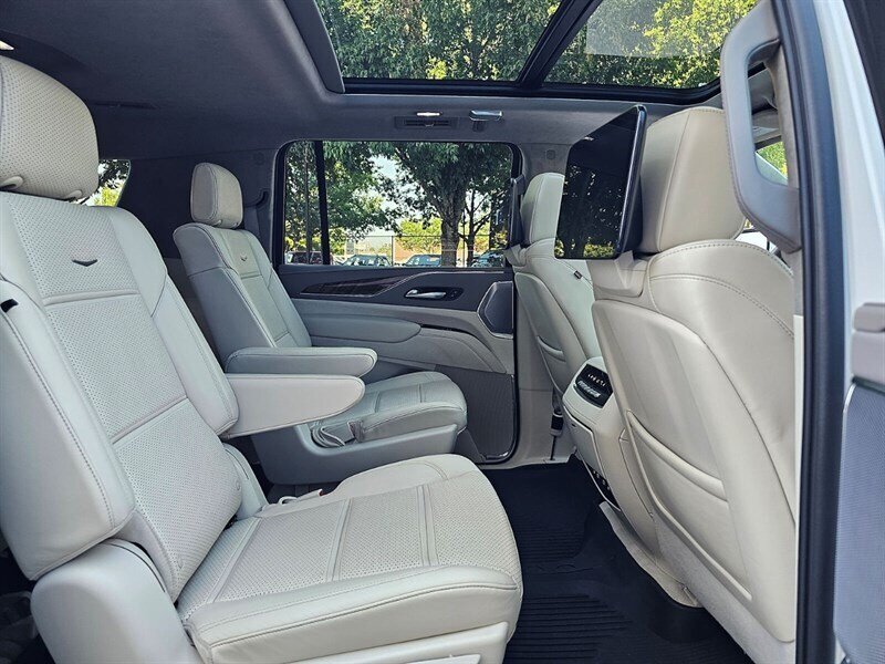2023 Cadillac Escalade ESV Sport Platinum photo 22