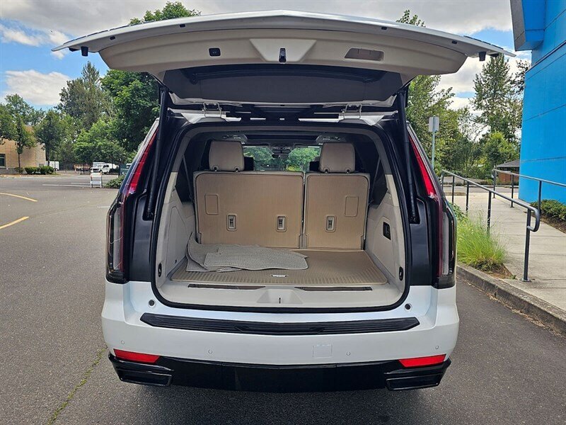 2023 Cadillac Escalade ESV Sport Platinum photo 6