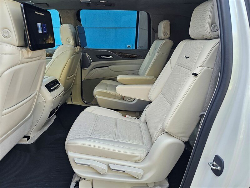 2023 Cadillac Escalade ESV Sport Platinum photo 32