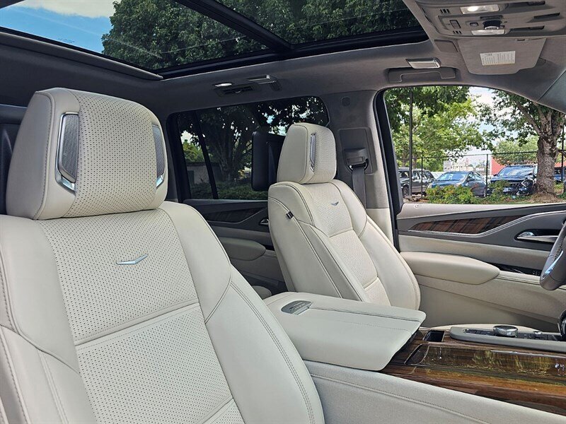 2023 Cadillac Escalade ESV Sport Platinum photo 21