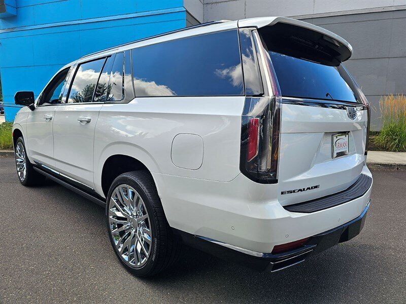 2023 Cadillac Escalade ESV Sport Platinum photo 4