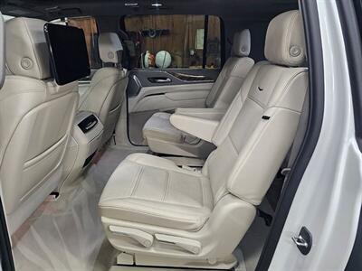 2023 Cadillac Escalade ESV Sport Platinum Diesel 4WD/AWD   - Photo 8 - Eugene, OR 97403