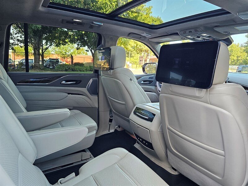2023 Cadillac Escalade ESV Sport Platinum photo 23