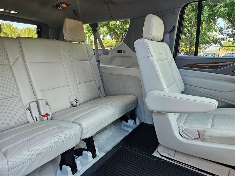 2023 Cadillac Escalade ESV Sport Platinum photo 24