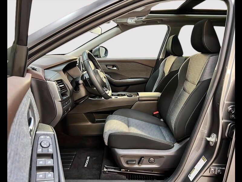 2023 Nissan Rogue SV Moonroof  