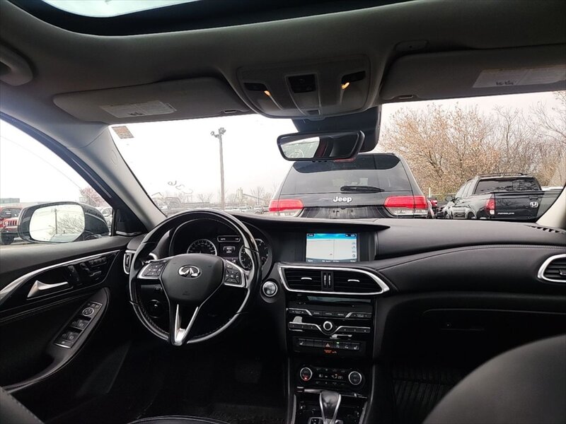 2018 INFINITI QX30 Premium  