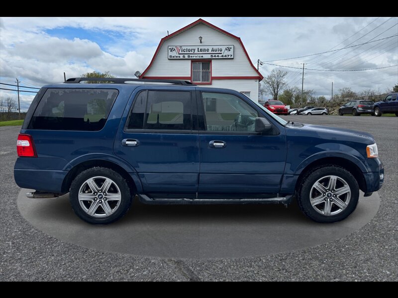 2017 Ford Expedition XLT  Leather/sunroof/nav