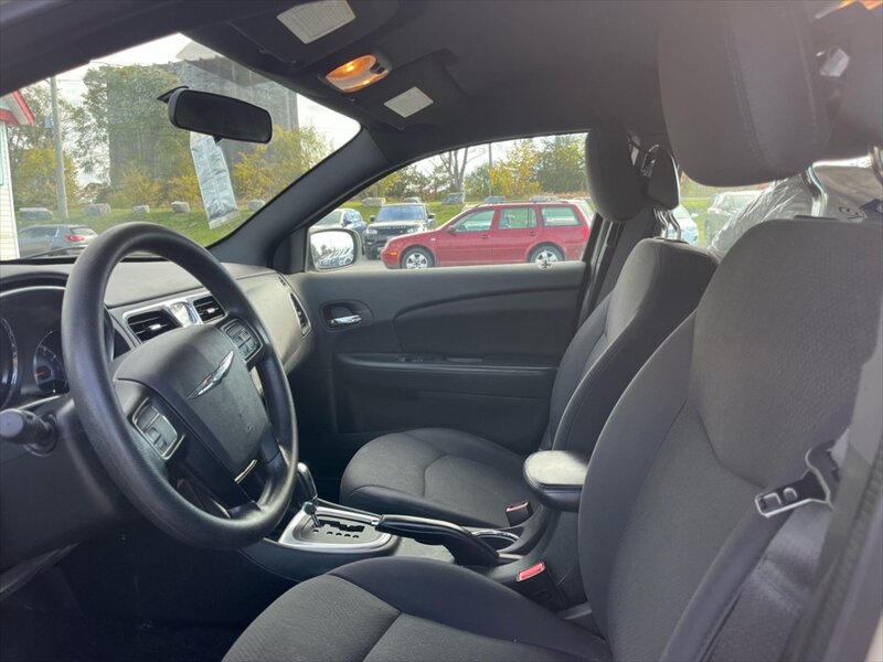 2014 Chrysler 200 LX  