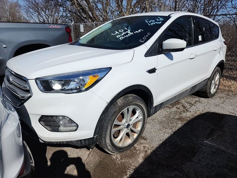 2019 Ford Escape SE   - Photo 1 - Kingston, ON K7L 4V3