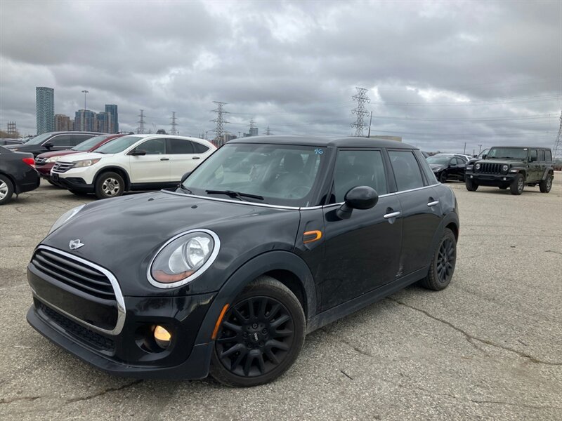 2017 MINI Hardtop 4 Door Cooper   - Photo 1 - Kingston, ON K7L 4V3