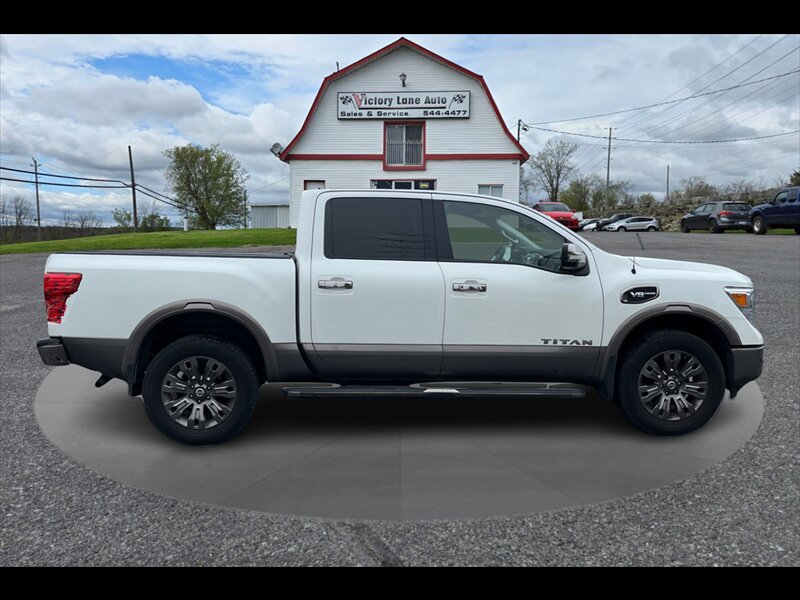 2017 Nissan Titan Platinum  