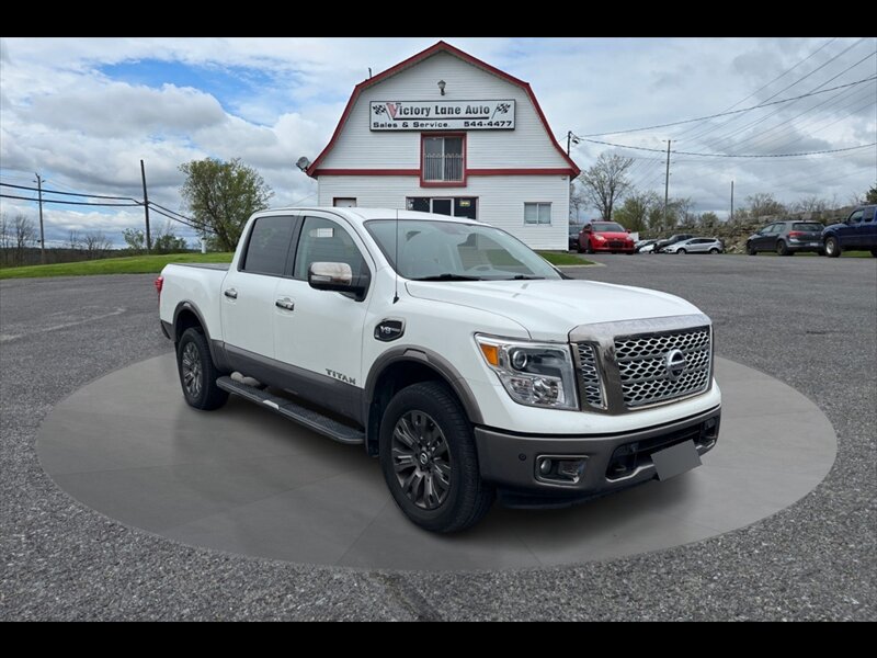 2017 Nissan Titan Platinum  