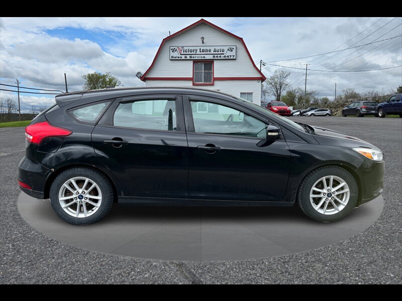 2017 Ford Focus SE  LOW KM!