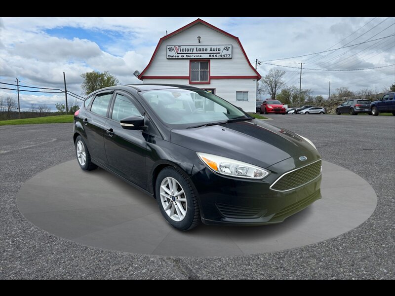 2017 Ford Focus SE  LOW KM!