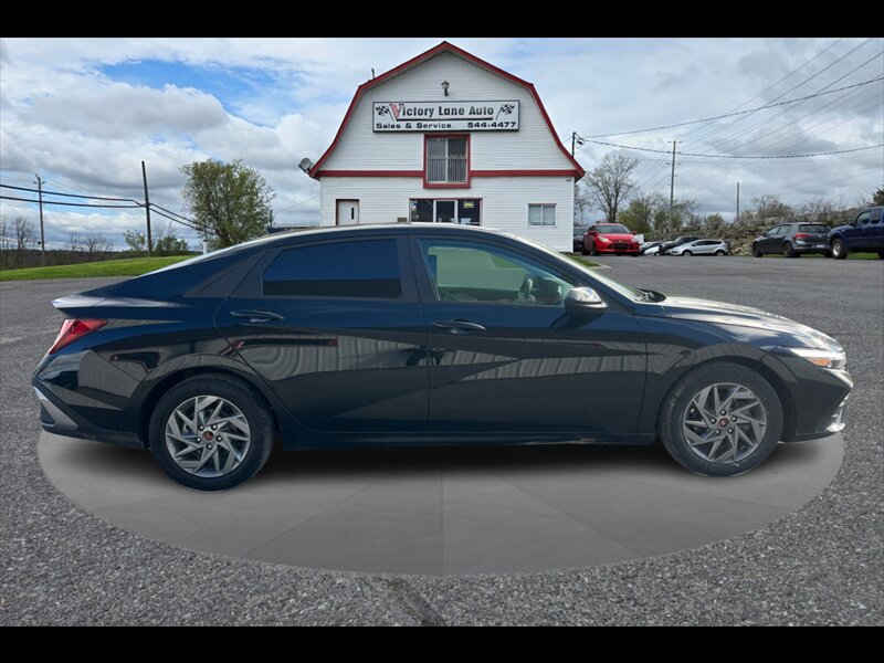 2024 Hyundai ELANTRA Preferred  
