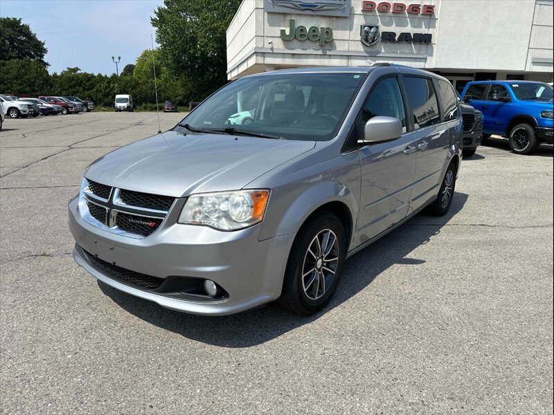 2016 Dodge Grand Caravan SXT - Photo 1 - Kingston, ON K7L 4V3