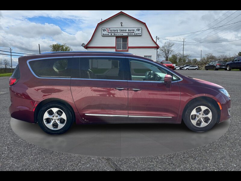 2017 Chrysler Pacifica Touring-L Plus  2 SETS OF RIMS/TIRES