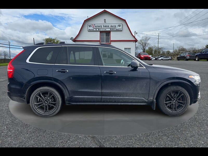 2017 Volvo XC90 T6 Momentum  