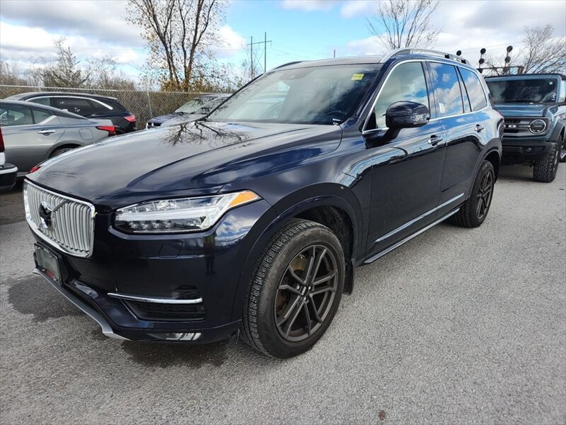 2017 Volvo XC90 T6 Momentum  