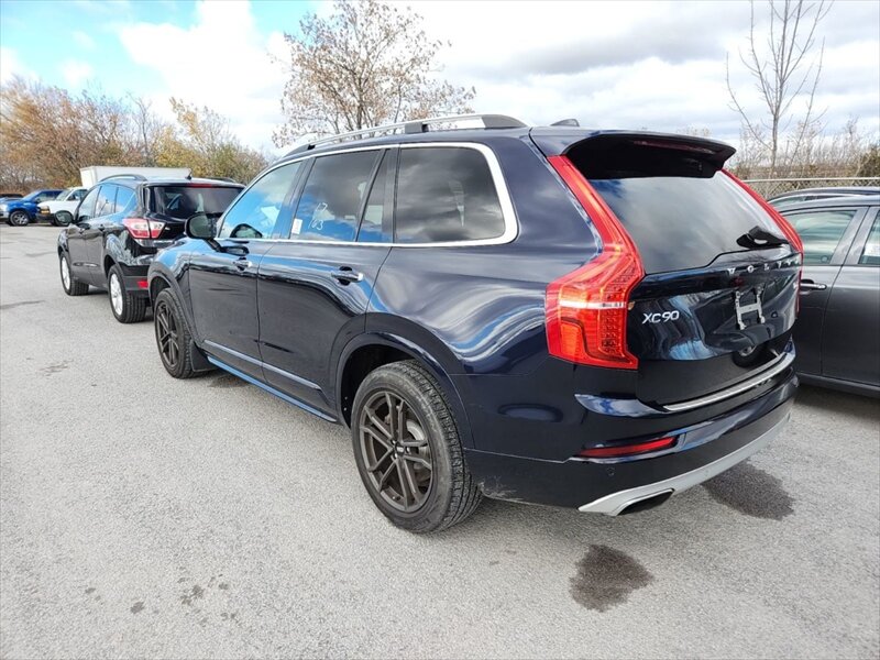 2017 Volvo XC90 T6 Momentum  