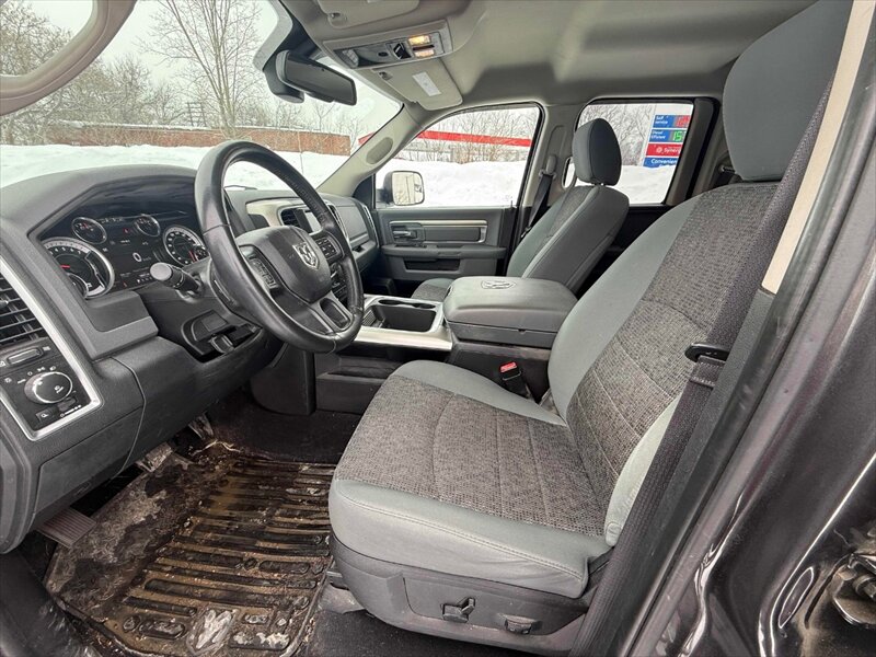 2016 RAM 1500 SLT 4X4  