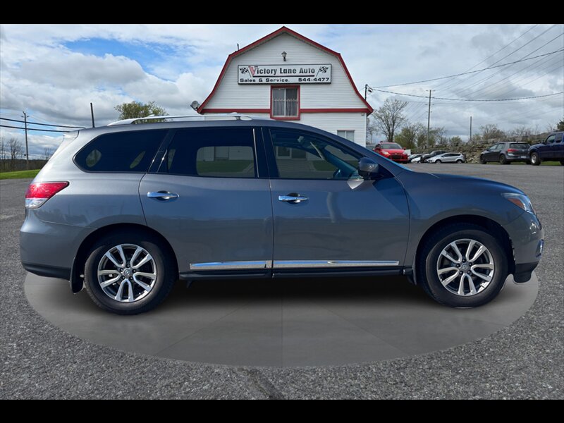 2015 Nissan Pathfinder SL  
