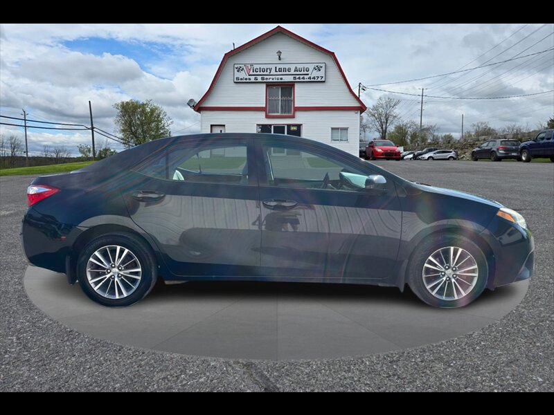 2015 Toyota Corolla SE  