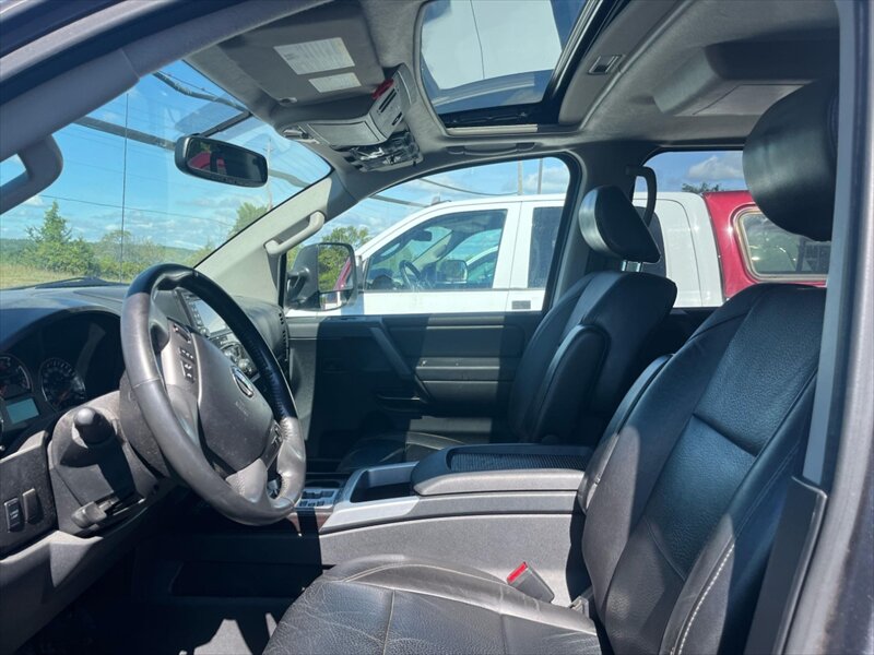 2014 Nissan Titan SL  