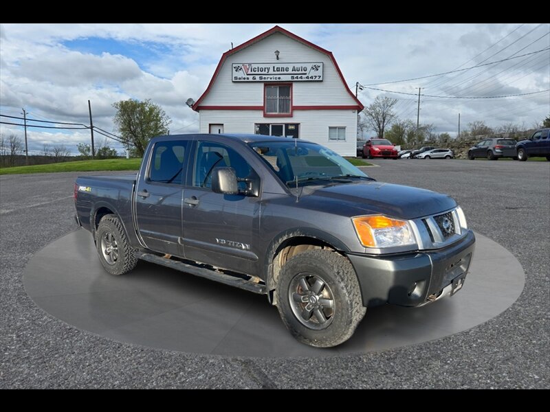 2015 Nissan Titan SV  