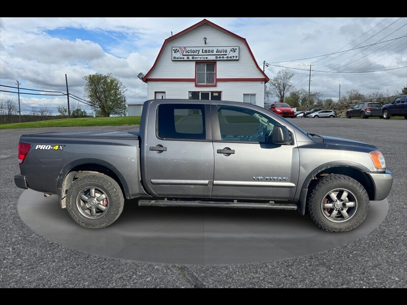 2015 Nissan Titan SV  