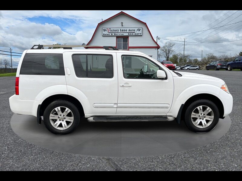 2011 Nissan Pathfinder SV  