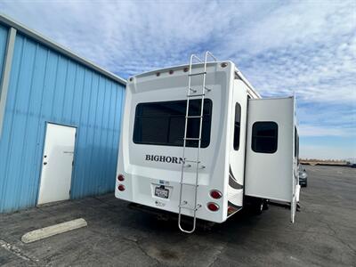 2014 Heartland Big Horn 3585RL   - Photo 5 - Madera, CA 93636