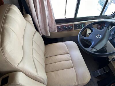 2008 Fleetwood Discovery 40x   - Photo 30 - Madera, CA 93636