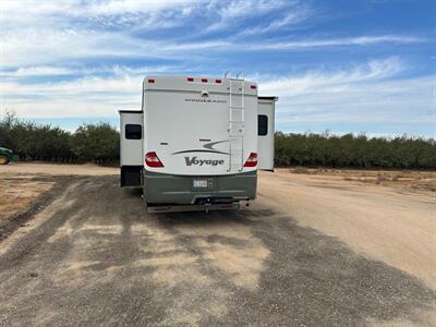 2005 Winnebago Voyage 35D  SUPER CLEAN-LOW MILES - Photo 13 - Madera, CA 93636