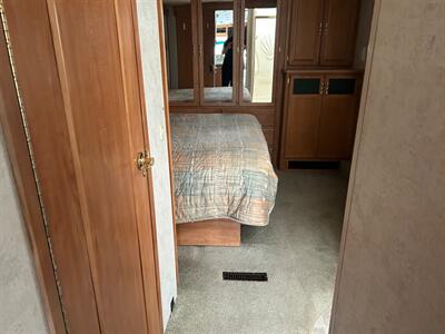 2005 Winnebago Voyage 35D  SUPER CLEAN-LOW MILES - Photo 38 - Madera, CA 93636