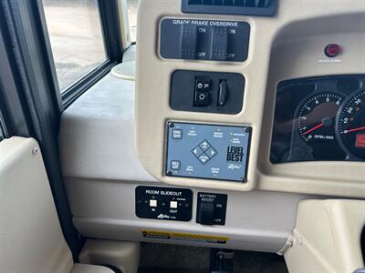 2005 Winnebago Voyage 35D  SUPER CLEAN-LOW MILES - Photo 27 - Madera, CA 93636