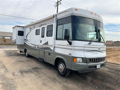 2005 Winnebago Voyage 35D  SUPER CLEAN-LOW MILES - Photo 7 - Madera, CA 93636