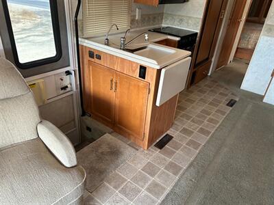 2005 Winnebago Voyage 35D  SUPER CLEAN-LOW MILES - Photo 29 - Madera, CA 93636